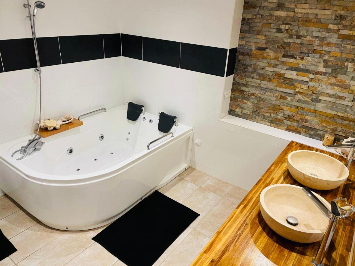 Charmante Maison Avec Jacuzzi Montazels Exterior photo